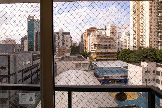 Comprar apartamento mobiliado na Vila Nova Conceição com 2 quartos, varanda e piscina no condomínio. — Vista