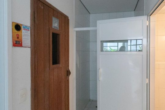 Comprar apartamento mobiliado na Vila Nova Conceição com 2 quartos, varanda e piscina no condomínio. — Área comum - Sauna