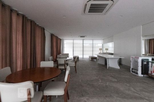 Comprar apartamento mobiliado na Vila Nova Conceição com 2 quartos, varanda e piscina no condomínio. — Área comum - Salão de festas