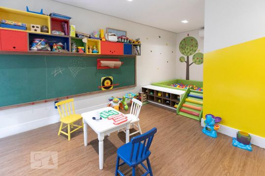 Comprar apartamento mobiliado na Vila Nova Conceição com 2 quartos, varanda e piscina no condomínio. — Área comum - Brinquedoteca