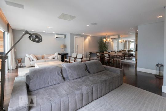 Comprar apartamento mobiliado na Vila Nova Conceição com 2 quartos, varanda e piscina no condomínio. — Sala