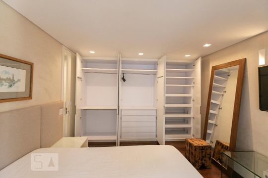 Comprar apartamento mobiliado na Vila Nova Conceição com 2 quartos, varanda e piscina no condomínio. — Suíte 2