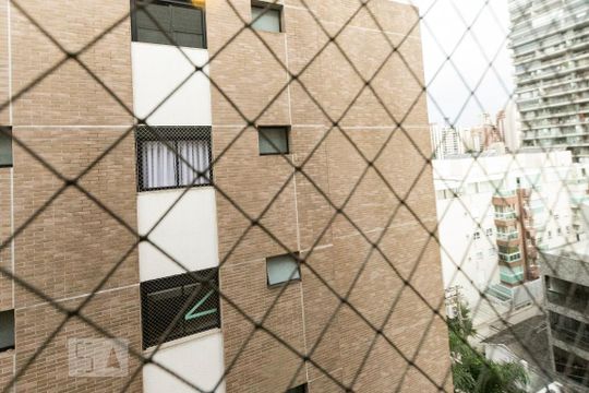 Comprar apartamento mobiliado na Vila Nova Conceição com 2 quartos, varanda e piscina no condomínio. — Vista