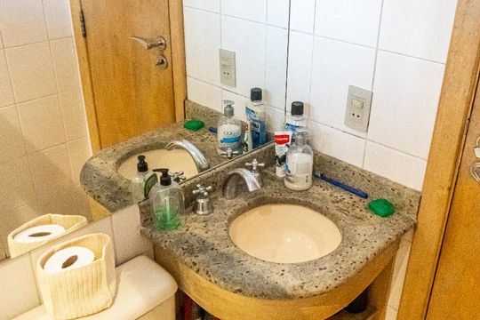 Venda de apartamento com 4 quartos, varanda gourmet, piscina e churrasqueira. — Banheiro Social