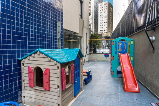 Venda de apartamento com 4 quartos, varanda gourmet, piscina e churrasqueira. — Área Comum - Playground