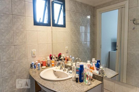 Venda de apartamento com 4 quartos, varanda gourmet, piscina e churrasqueira. — Banheiro da Suíte 1