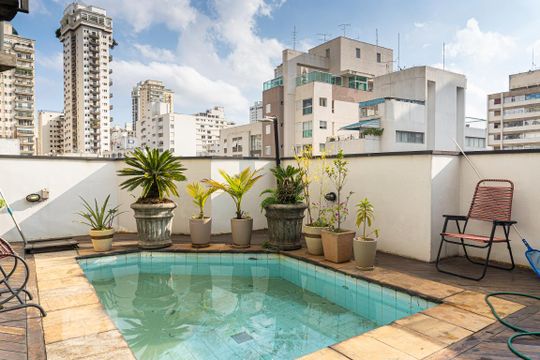 Venda de apartamento com 4 quartos, varanda gourmet, piscina e churrasqueira. — Piscina da Cobertura