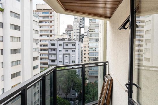 Venda de apartamento com 4 quartos, varanda gourmet, piscina e churrasqueira. — Varanda