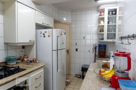 Venda de apartamento com 4 quartos, varanda gourmet, piscina e churrasqueira. — Cozinha