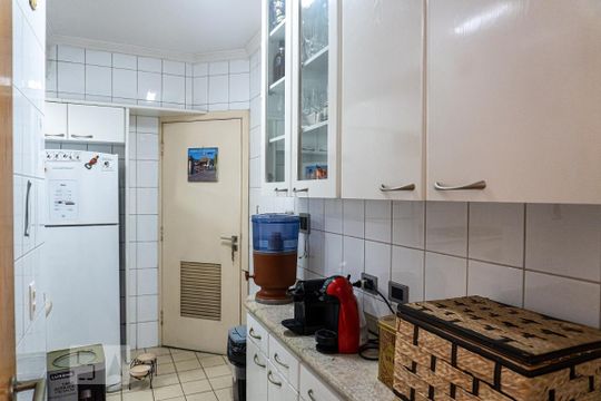 Venda de apartamento com 4 quartos, varanda gourmet, piscina e churrasqueira. — Cozinha