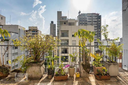 Venda de apartamento com 4 quartos, varanda gourmet, piscina e churrasqueira. — Terraço