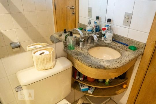 Venda de apartamento com 4 quartos, varanda gourmet, piscina e churrasqueira. — Banheiro Social