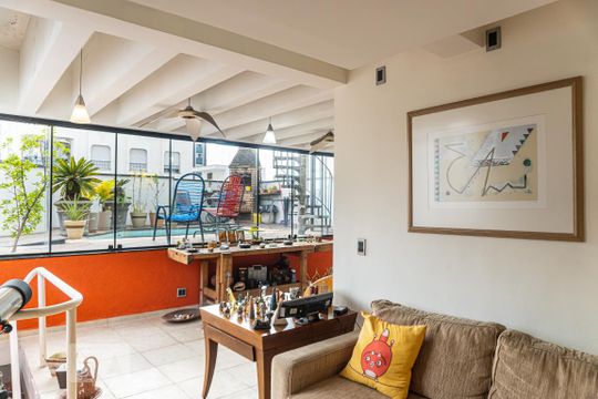 Venda de apartamento com 4 quartos, varanda gourmet, piscina e churrasqueira. — Sala 2