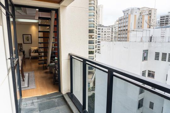 Venda de apartamento com 4 quartos, varanda gourmet, piscina e churrasqueira. — Varanda
