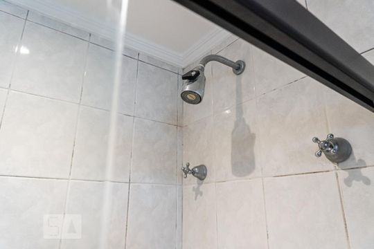 Venda de apartamento com 4 quartos, varanda gourmet, piscina e churrasqueira. — Banheiro da Suíte 1