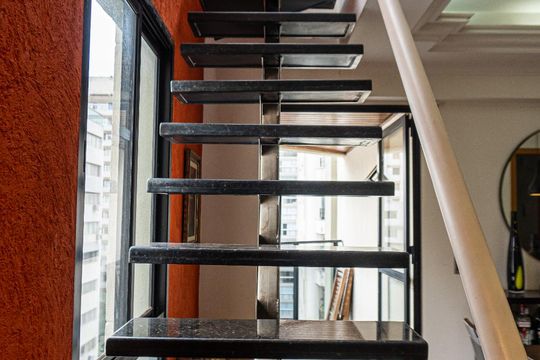 Venda de apartamento com 4 quartos, varanda gourmet, piscina e churrasqueira. — Sala 1