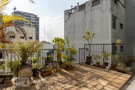 Venda de apartamento com 4 quartos, varanda gourmet, piscina e churrasqueira. — Terraço