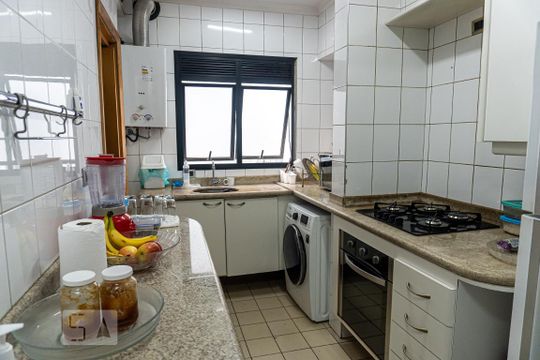 Venda de apartamento com 4 quartos, varanda gourmet, piscina e churrasqueira. — Cozinha