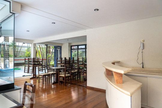 Venda de apartamento com 4 quartos, varanda gourmet, piscina e churrasqueira. — Área Comum - Salão de Festas