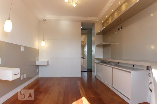 Venda de apartamento na Vila da Saúde com varanda e piscina no condomínio. — Suite