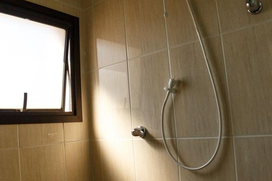 Venda de apartamento na Vila da Saúde com varanda e piscina no condomínio. — Saúna