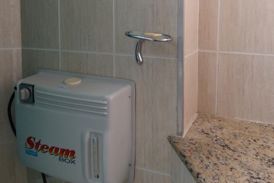 Venda de apartamento na Vila da Saúde com varanda e piscina no condomínio. — Saúna