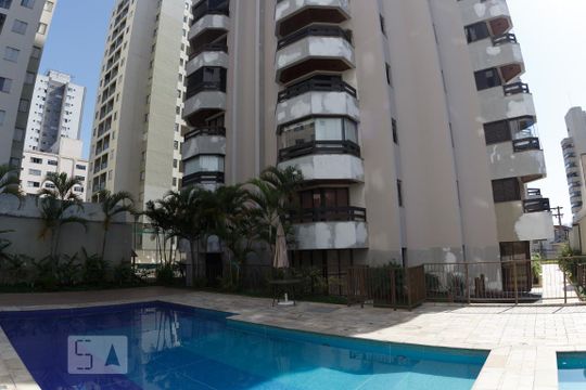 Venda de apartamento na Vila da Saúde com varanda e piscina no condomínio. — Área comum - Piscina