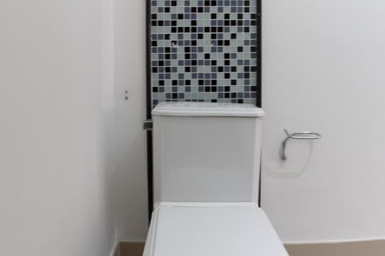Venda de apartamento na Vila da Saúde com varanda e piscina no condomínio. — Banheiro 1