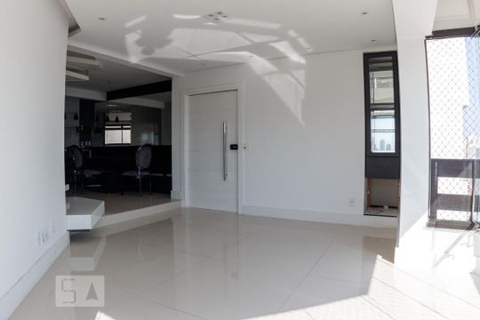 Venda de apartamento na Vila da Saúde com varanda e piscina no condomínio. — Sala