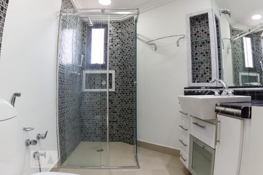 Venda de apartamento na Vila da Saúde com varanda e piscina no condomínio. — Banheiro da Suíte