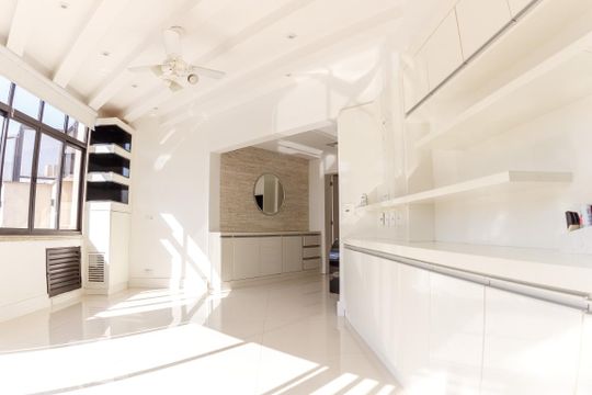 Venda de apartamento na Vila da Saúde com varanda e piscina no condomínio. — Sala 2