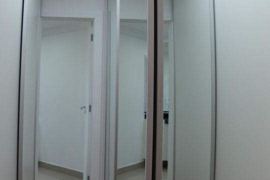 Venda de apartamento na Vila da Saúde com varanda e piscina no condomínio. — Suite