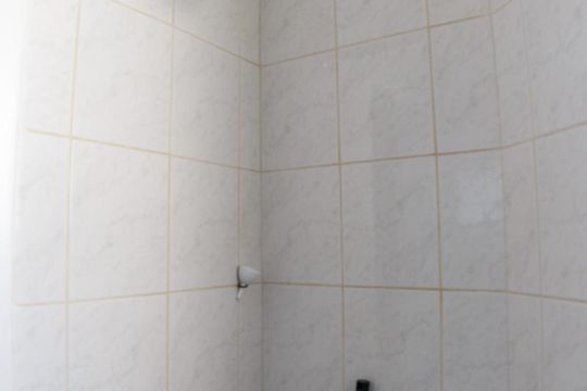 Venda de apartamento na Vila da Saúde com varanda e piscina no condomínio. — Banheiro de Serviço