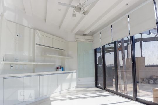 Venda de apartamento na Vila da Saúde com varanda e piscina no condomínio. — Sala 2