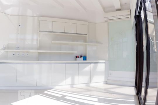 Venda de apartamento na Vila da Saúde com varanda e piscina no condomínio. — Sala 2