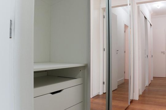 Venda de apartamento na Vila da Saúde com varanda e piscina no condomínio. — Suite