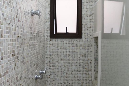 Venda de apartamento na Vila da Saúde com varanda e piscina no condomínio. — Banheiro 2