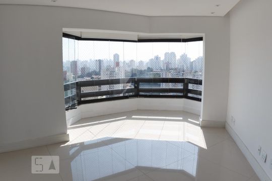 Venda de apartamento na Vila da Saúde com varanda e piscina no condomínio. — Sala
