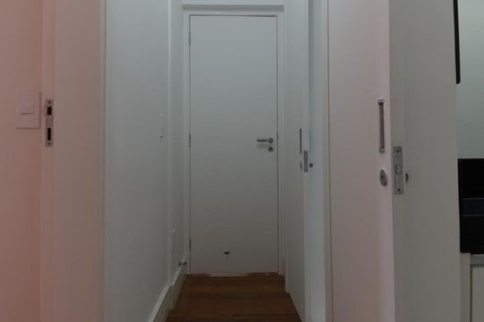 Venda de apartamento na Vila da Saúde com varanda e piscina no condomínio. — Corredor