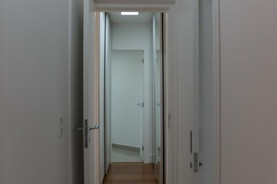 Venda de apartamento na Vila da Saúde com varanda e piscina no condomínio. — Suite