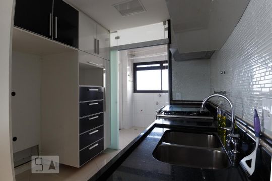 Venda de apartamento na Vila da Saúde com varanda e piscina no condomínio. — Cozinha