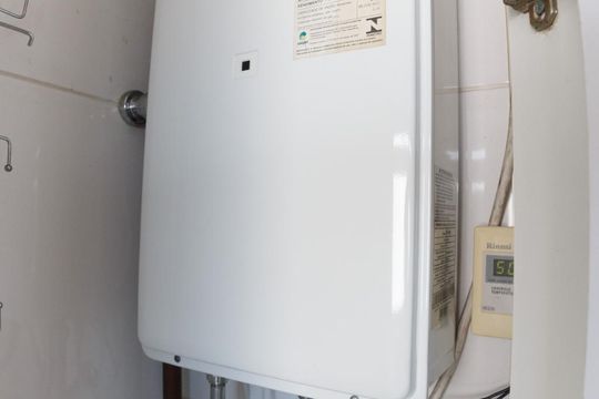 Venda de apartamento na Vila da Saúde com varanda e piscina no condomínio. — Aquecedor