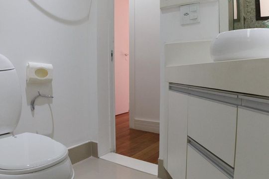 Venda de apartamento na Vila da Saúde com varanda e piscina no condomínio. — Banheiro 2