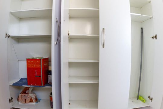 Venda de apartamento na Vila da Saúde com varanda e piscina no condomínio. — Área de Serviço