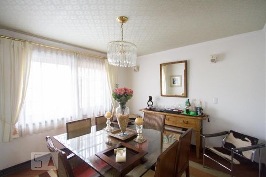 Casa no Brooklin com 2 quartos e piscina no condomínio. Oportunidades para comprar. — Sala de Jantar