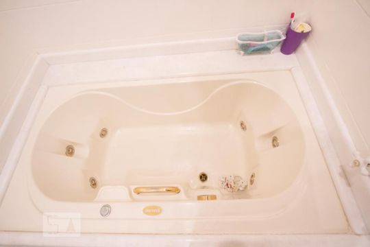 Casa no Brooklin com 2 quartos e piscina no condomínio. Oportunidades para comprar. — Detalhe Banheiro Suíte 2