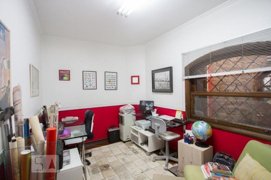 Casa no Brooklin com 2 quartos e piscina no condomínio. Oportunidades para comprar. — Escritório