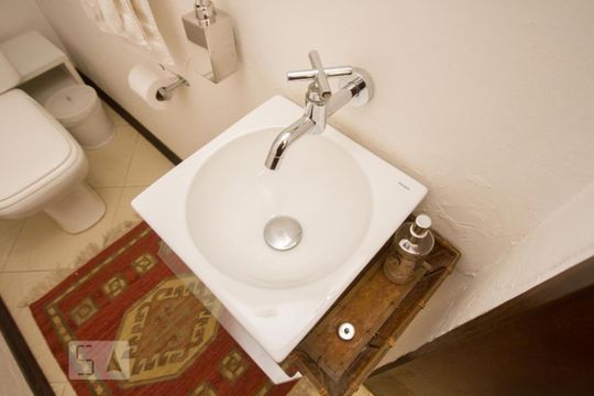 Casa no Brooklin com 2 quartos e piscina no condomínio. Oportunidades para comprar. — Detalhe Lavabo 2