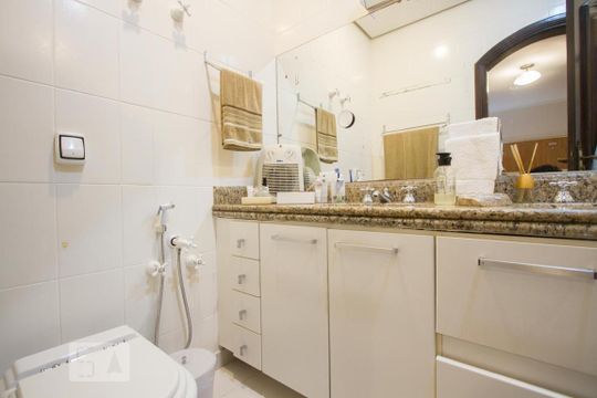 Casa no Brooklin com 2 quartos e piscina no condomínio. Oportunidades para comprar. — Banheiro Suíte 1