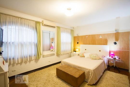 Casa no Brooklin com 2 quartos e piscina no condomínio. Oportunidades para comprar. — Suíte 1